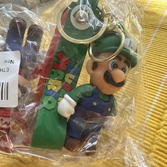 Set of Super Mario Bros Luigi, Princess Peach, Yoshi Keychains New in pkg - Picture 2 of 7